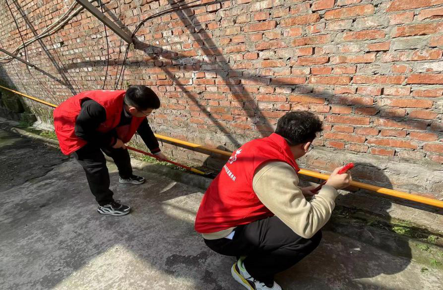 基金公司組織志愿者開展“學(xué)雷鋒文明實(shí)踐”主題活動